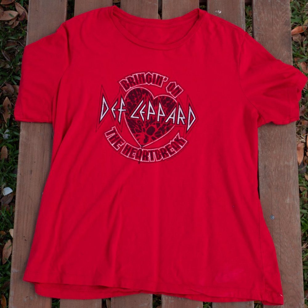 Def Leppard band t-shirt
